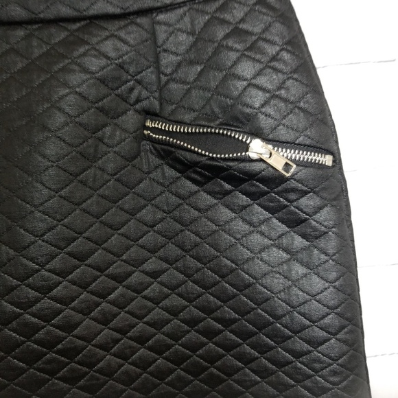 Bloomingdale's Aqua brand black quilted mini skirt - Picture 3 of 6